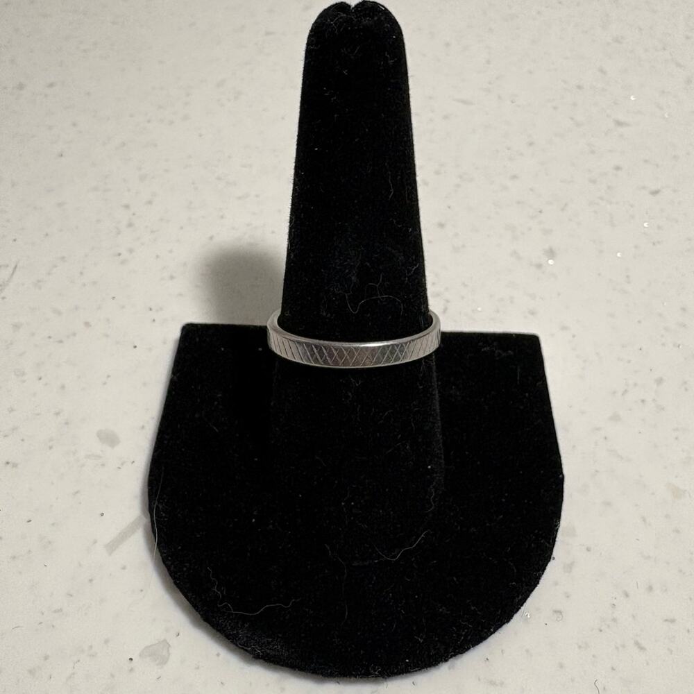 Vintage Diamond Cut Carving Ring